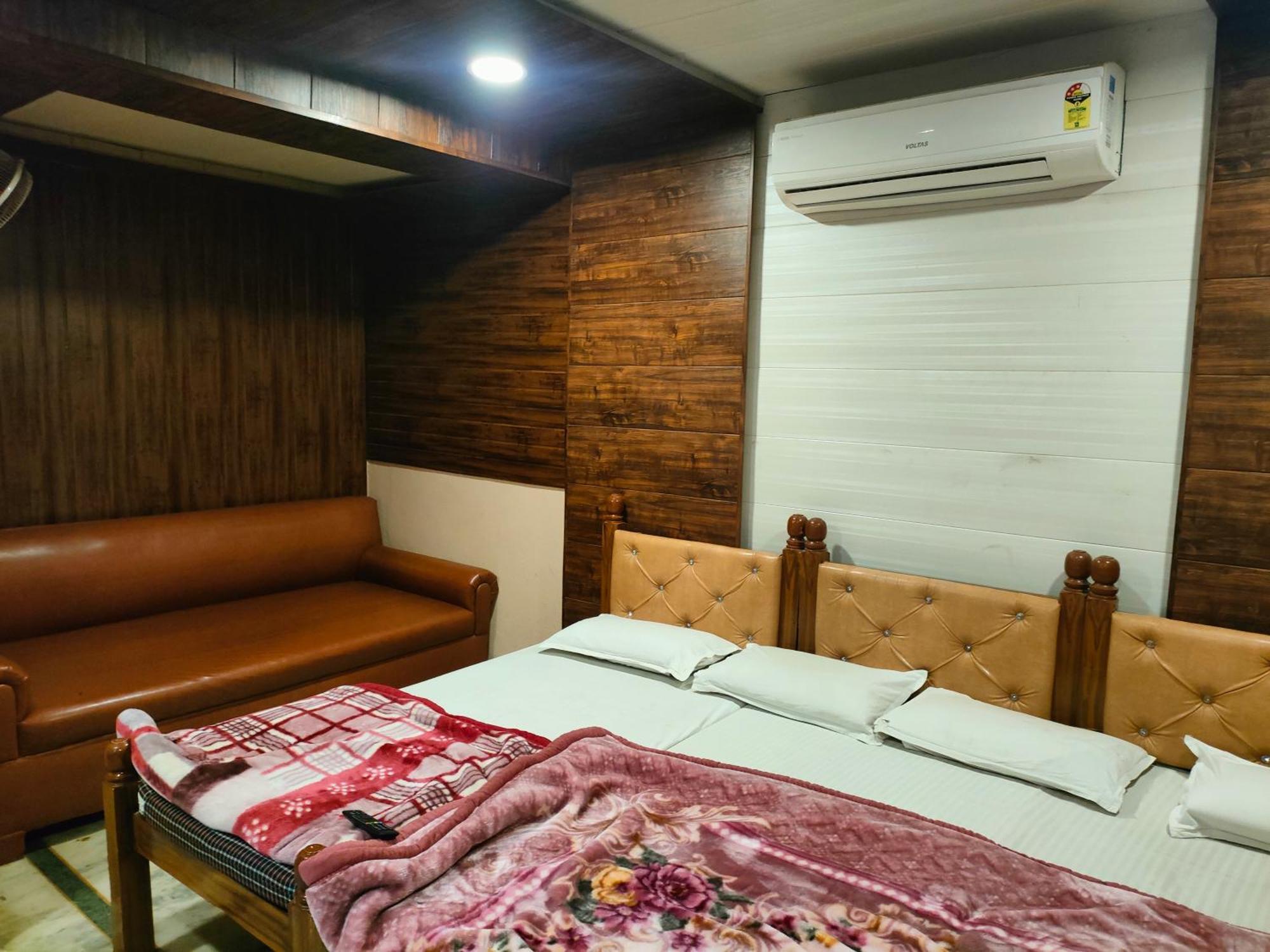 Sgh Guest House Mathura Exterior photo