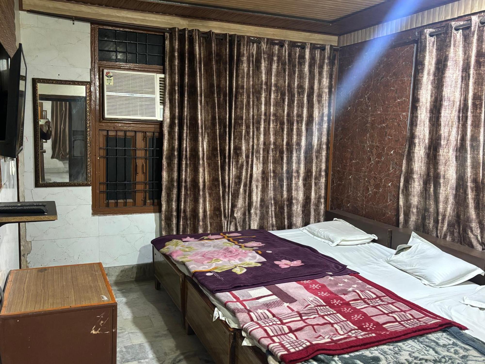 Sgh Guest House Mathura Exterior photo